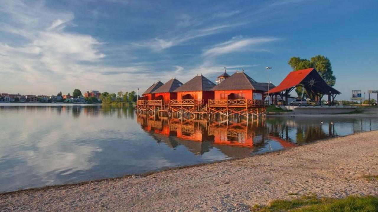 Overwater Cottage - Slovak Tahiti, Senec Bagian luar foto