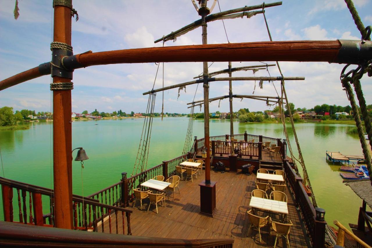 Overwater Cottage - Slovak Tahiti, Senec Bagian luar foto